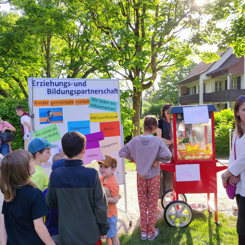 Erzihungs und Bildungspartnerschaft stell sich vor. Vergrösserte Ansicht